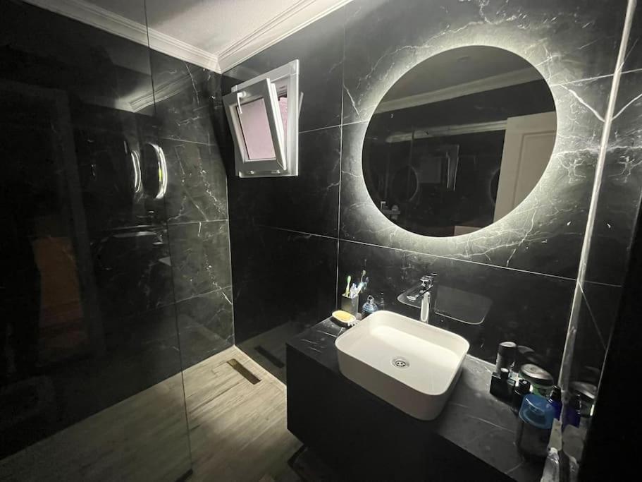 Sisli Osmanbey Taksim Large Terrace, Quietness And Space Appartement Istanboel Buitenkant foto