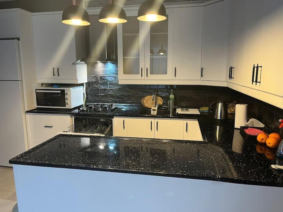 Sisli Osmanbey Taksim Large Terrace, Quietness And Space Appartement Istanboel Buitenkant foto